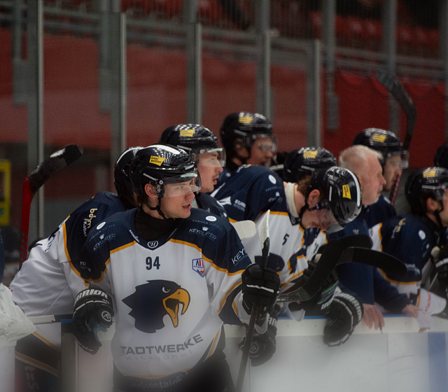 Adler beenden Grunddurchgang auf Rang sechs