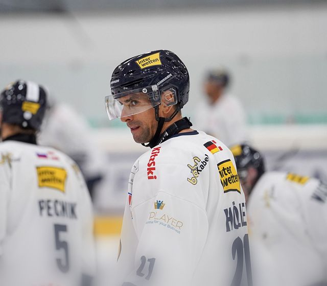 Adler gewinnen enges Spiel in Peiting